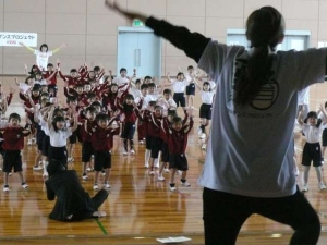 日本ストリートダンススタジオ協会が提唱する踊育プロジェクトは、ダイドーやカンコーなど多くの企業の賛同を得て、大きな広がりをみせている。