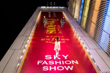 【動画】銀座ソニービルで空中ファッションショー、雑誌『プレシャス』10周年にGUCCIとコラボ