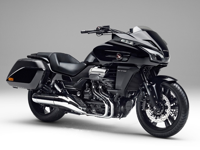 写真はホンダのクルーザーモデル「CTX1300」のダークネスブラックメタリック。