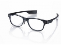 メガネのデザインを維持しながら、眼電位センシングを可能としたJINS独自の三点式眼電位センサーだ。