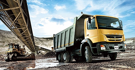 三菱ふそうトラック･バスがジンバブエに投入した大型トラック「FJ」