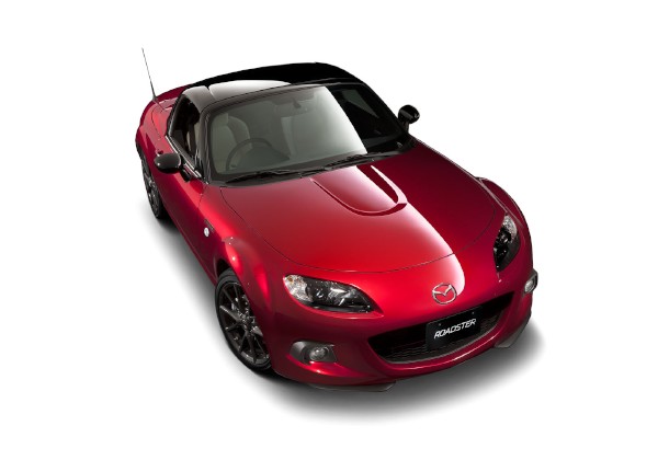 ニューヨーク国際自動車ショーで公開した「Mazda MX-5 Miata 25th Anniversary Edition」の、国内仕様となる特別仕様車「ロードスター25周年記念車」