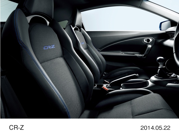 ホンダがスポーツタイプのハイブリッドカー「CR-Z」に設定した特別仕様車「α・Dressed label III」のインテリア