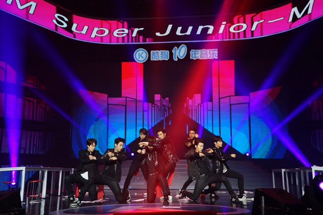 SUPER JUNIOR-Mが、中国の音楽授賞式「2014酷狗10周年音楽盛典」で「アジア最高グループ賞」を受賞した。写真＝SMエンターテインメント