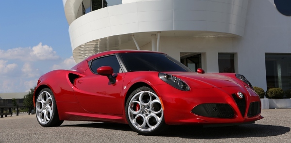 フィアット クライスラー ジャパンは、「Alfa Romeo」ブランドの新型スポーツカー「Alfa Romeo 4C」と限定仕様の「Alfa Romeo 4C Launch Edition」を7月1日から発売する。