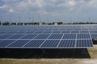 日本アジアグループ傘下のJAG国際エナジーが竣工式を行った茨城県稲敷郡河内町の太陽光発電所「河内ソーラーウェイ」