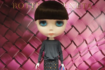 ボッテガ・ヴェネタ、伊勢丹新宿店で「色」テーマの限定イベント、等身大「ブライス」が再登場