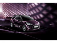 100台限定の「DS3 Faubourg Addict」は、1.2リッターエンジン(82ps/12.0kg.m)に5速ETG(オートマティックモード付き)を組み合わせ、価格は270.0万円。