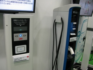 日本の充電方式「CHAdeMO」規格の急速充電設備の一例