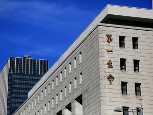 6月に入って、保険会社大手の第一生命保険が5000億円という大規模な額によりアメリカの生命保険会社を買収する方向で調整に入っているとの報道がなされていたが、4日、同社により買収手続き開始が合意されたとの正式な発表が行われた