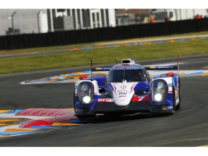 トヨタ・レーシングのただひとりの日本人ドライバーである中嶋一貴もドライブする「TS040 HYBRID」(カーナンバー「7」)は、総合出力1000馬力のハイブリッド・レーサーだ。