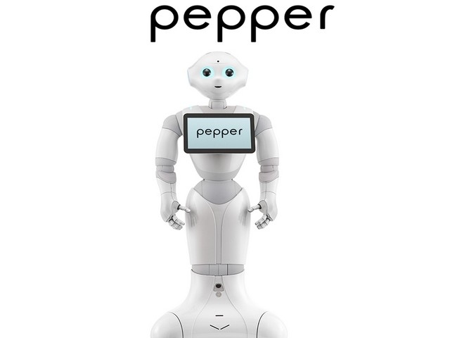 パーソナルロボット「Pepper」。サイズは1210×425×485mm、重量は28kg。世界初の感情を認識するロボットだ。