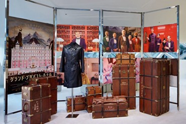 プラダ 青山店にて「グランド・ブダペスト・ホテル」公開記念、スーツケースの特別展示