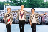 w-inds. あいにくの雨も代々木公園での凱旋ライブに1500人