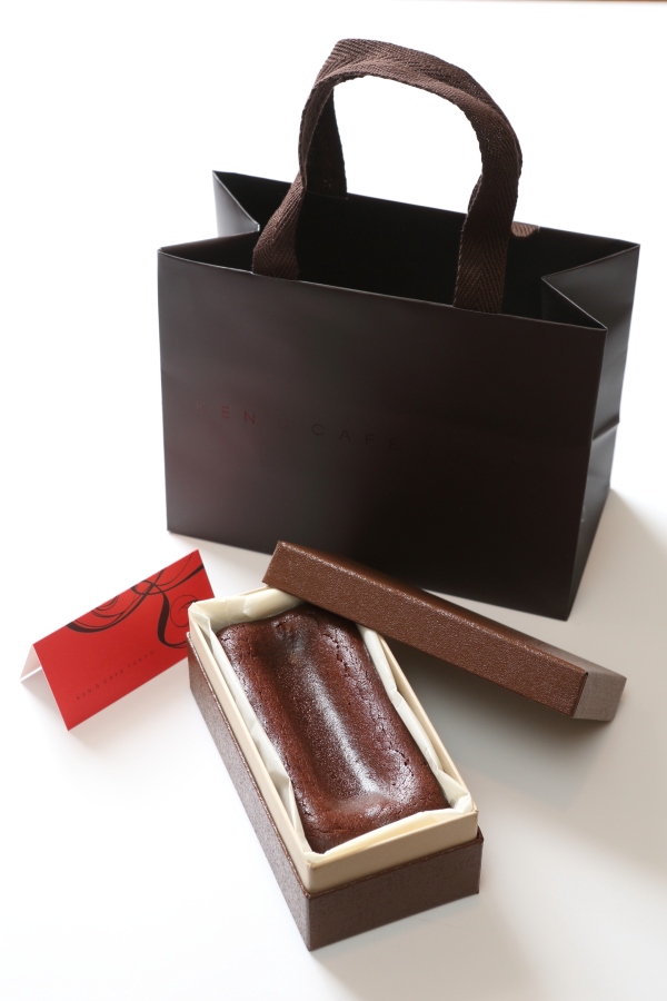 ケンズカフェ東京は、新生「特撰ガトーショコラ」を6月16日に新発売した。
