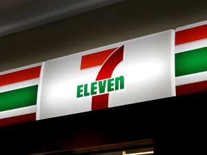 セブン&アイ・ホールディングスの完全子会社である株式会社セブン-イレブン・ジャパンは、世界のマスターフランチャイザーである 7-Elevenとともに、既存のエリア・ライセンシーへの支援を実施している