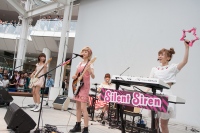 Silent Siren 予報をくつがえす“晴れバンド”っぷりで屋外イベント大盛況に