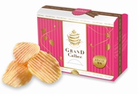 カルビーは、阪急うめだ本店で展開する『GRAND Calbee(グランカルビー)』で、ポテトクリスプの新味『スウィート苺味』と『宇治抹茶味』を7月1日から発売します。
