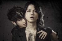 VAMPS 夏に待望のニューシングル『GET AWAY / THE JOLLY ROGER』発売