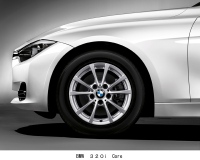 安全装備や情報通信機能を標準装備したBMW 3 シリーズ セダンの特別仕様車「BMW 320i Core」