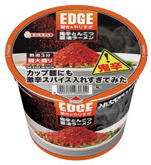 エースコックが8月4日に新発売する「EDGE 鬼辛とんこつ醤油ラーメン」