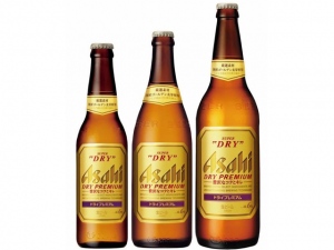 2014年2月から一般小売りをスタートした高級ビール「スーパードライ・プレミアム」が絶好調だ。缶、樽生に加えて瓶容器の供給を9月2日から開始する。 2014年2月から一般小売りをスタートした高級ビール「スーパードライ・プレミアム」が絶好調だ。缶、樽生に加えて瓶容器の供給を9月2日から開始する。