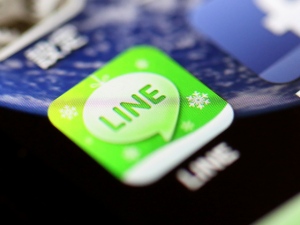 今までアジア発で世界一になったネットサービスはない。LINEが世界一になるにはワッツアップのお膝元である北米市場でシェアを奪う必要がある。上場により、その軍資金を得ることができるが、当面は先行投資の期間が続くとともに、株主の視線にもさらされる。 今までアジア発で世界一になったネットサービスはない。LINEが世界一になるにはワッツアップのお膝元である北米市場でシェアを奪う必要がある。上場により、その軍資金を得ることができるが、当面は先行投資の期間が続くとともに、株主の視線にもさらされる。