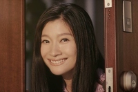 LIXILは、女優の篠原涼子さんを起用した新テレビCM『リフォームを贈ろう。/娘から父へ 玄関ドア』篇を、29日から放映する。
