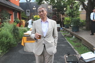 アールーシーコア<7837>(JQ・売買単位100株)の二木浩三社長は、東京代官山・展示場での恒例の『夏の夕べ』において、発売10周年を迎えた『ワンダーデバイス』について語った。 アールーシーコア<7837>(JQ・売買単位100株)の二木浩三社長は、東京代官山・展示場での恒例の『夏の夕べ』において、発売10周年を迎えた『ワンダーデバイス』について語った。