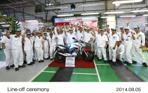 ホンダのブラジル生産販売子会社モトホンダ・ダ・アマゾニア・リミターダ(HDA)が二輪車累計生産台数2,000万台を達成した。写真は記念式典の様子(写真提供:ホンダ) ホンダのブラジル生産販売子会社モトホンダ・ダ・アマゾニア・リミターダ(HDA)が二輪車累計生産台数2,000万台を達成した。写真は記念式典の様子(写真提供:ホンダ)