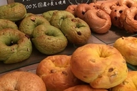 TRUSTは自然派本格ベーグル専門店「AFFIDAMENTO BAGEL」を、8月1日にグランドオープンした。