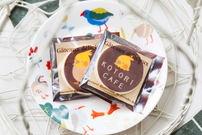 “オカメインコ・ルチノー”をモチーフにしたインコクッキーが、「ことりカフェ表参道」と「ことりカフェマルシェ」で発売された。