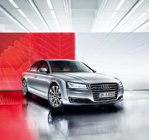 アウディ ジャパンは、高級セダン「Audi A8 / S8」の装備、仕様を一部変更して8月20日に発売する。写真は、「A8 3.0 TFSI quattro」