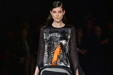 ジャスト カヴァリ 2014年秋冬コレクション − 鮮やかな色彩が織りなす“ルネッサンス ロック”