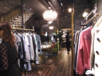 三陽商会 セレクトショップ「ラブレス京都」がオープン 西日本最大規模の路面店