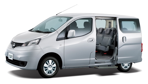 日産自動車は3日、「NV200バネット ワゴン」を一部仕様変更して発売した。写真は、NV200バネット「アンシャンテ ステップタイプ」（写真提供：日産自動車）