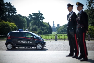 三菱自動車の欧州事業統括会社MMEは、イタリア国家治安警察隊に電気自動車「i-MiEV」23台を納車した（写真提供：三菱自動車）