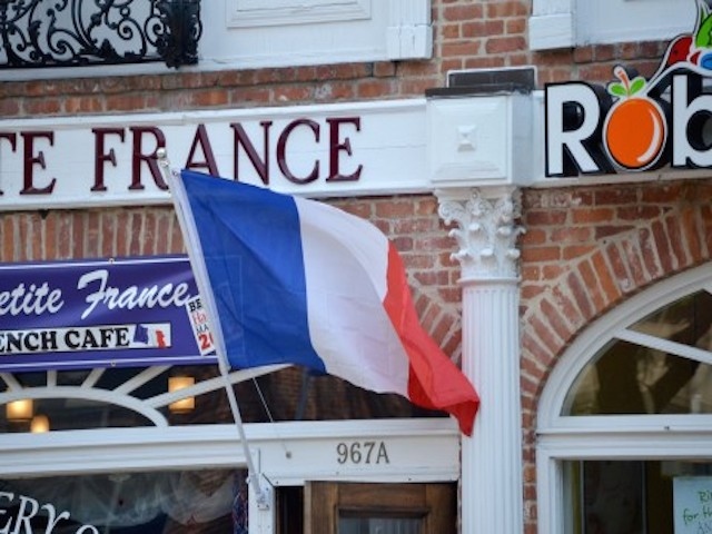 EUは、ウクライナ問題解決に向け、ロシアに対する追加経済制裁を行うことを発表した。ウクライナ情勢は、昨年の暴動発生により緊迫化し、3月にロシアがクリミア併合を宣言したことが引き金となり、ウクライナ政府とクリミア独立を求める反政府武装勢力との武力紛争にまで発展した。