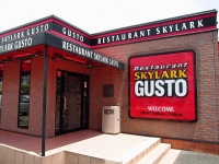 再上場後のすかいらーくは、都市部と郊外型店舗のバランスを取ったガストを約半数とする出店を行なう