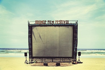 浜辺で楽しめる野外映画祭が愛媛・松山で開催 - スタンド・バイ・ミー、フラガールを上映