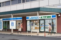 フタバ図書とローソンは、本、DVD、CD、ゲームなどを扱う複合書店とコンビニエンスストアの一体型店舗「ローソン フタバ図書 GIGA広島駅前店」を10月23日にオープンさせる。