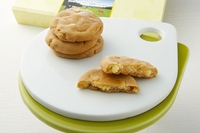 新宿高島屋が老舗菓子メーカーの不二家とコラボレーションした『カントリーマーム(フロマージュブラン味)』