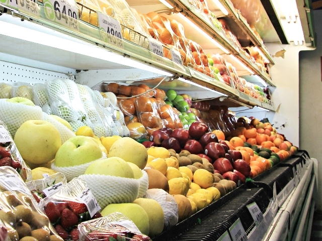 経営難に苦しむレッドキャベツは、提携先としてイオンに交渉を持ちかけ、買収が決定した。今後はイオンの子会社となるが、レッドキャベツ社長の岩下良氏は続投する。