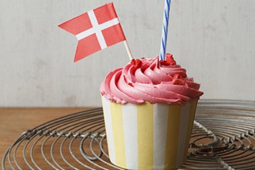 フライング タイガー×アフタヌーンティー、1周年記念「ストロベリーカップケーキ」限定発売
