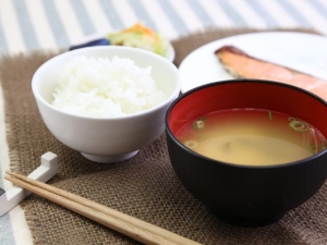 体重計などの健康器具・測定器メーカーのタニタが中国に食堂を開くことを発表した。中国の大手IT系企業と提携し食堂事業を展開しながら、主製品である健康管理機器の販売網を拡大していく方針だ。 体重計などの健康器具・測定器メーカーのタニタが中国に食堂を開くことを発表した。中国の大手IT系企業と提携し食堂事業を展開しながら、主製品である健康管理機器の販売網を拡大していく方針だ。