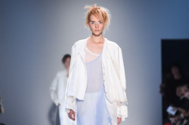アン ドゥムルメステール 2015年春夏コレクション - 複雑なレイヤードが誘う、モノクロームの世界