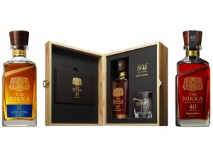 ニッカウヰスキーの新しいブレンデッド「THE NIKKA」。特性化粧箱にクリスタルグラスをセットした「40年」は700本の数量限定品。今後、「THE NIKKA」ブランドのバリエーションが増える可能性もある