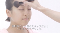 王子ネピアのイメージキャラクターである浅田真央さんが保湿ティシュ「nepia鼻セレブ」のオリジナルデザイン作成を体験した。