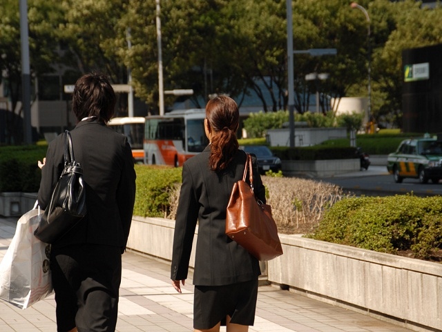 マイナビが発表した、「2015年卒マイナビ大学生就職内定率調査」の結果で、8月末時点の内々定率は69.8%となることが分かった。15年卒の採用計画数は14年卒と比べ16%増となる見通しで、新卒の就職市場の雇用状況の回復が裏付けられた。