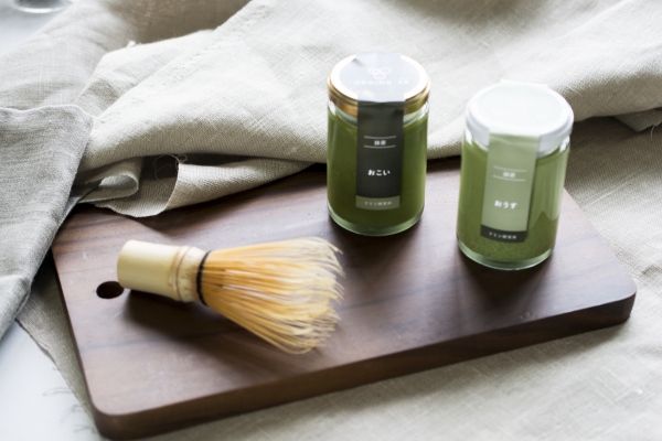 日本一高級な抹茶プリンを販売するプリン研究所は、抹茶プリン『おこい』と『おうす』をリニューアルし、10月から販売している。